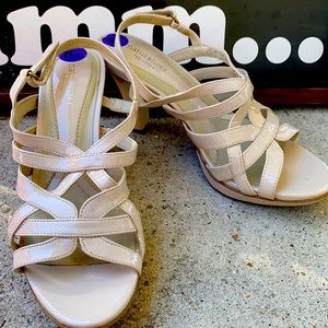 Naturalizer nude color heels